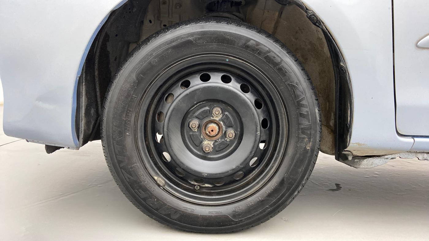 2011 Toyota Etios G, Petrol, Manual, 77,786 km, Left Front Wheel