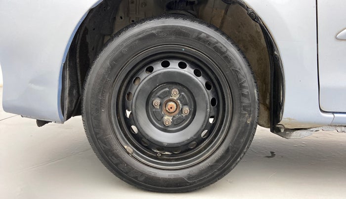 2011 Toyota Etios G, Petrol, Manual, 77,786 km, Left Front Wheel
