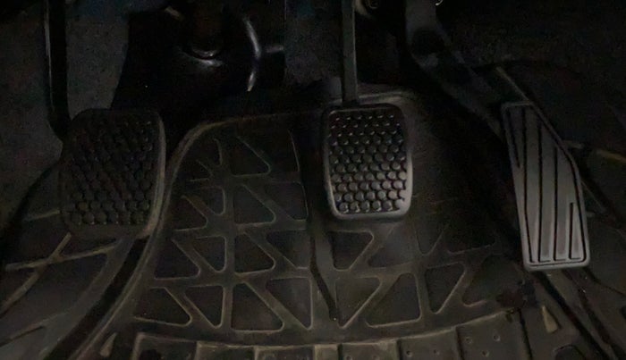 2018 Maruti Alto 800 LXI, Petrol, Manual, 82,119 km, Pedals