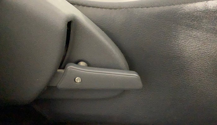 2018 Maruti Alto 800 LXI, Petrol, Manual, 82,119 km, Driver Side Adjustment Panel