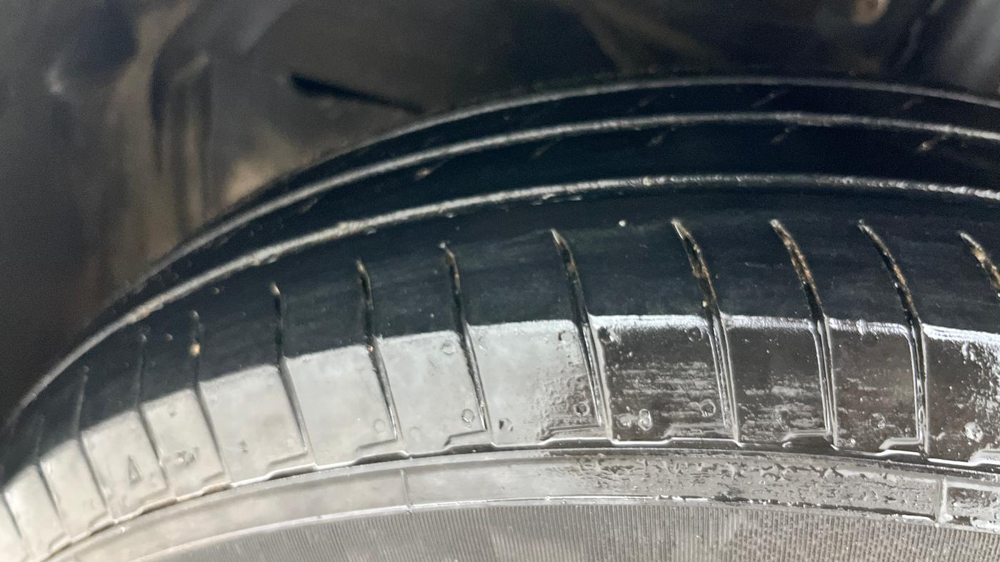 2025 Maruti Dzire VXI AMT, Petrol, Automatic, 25,150 km, Left Front Tyre Tread