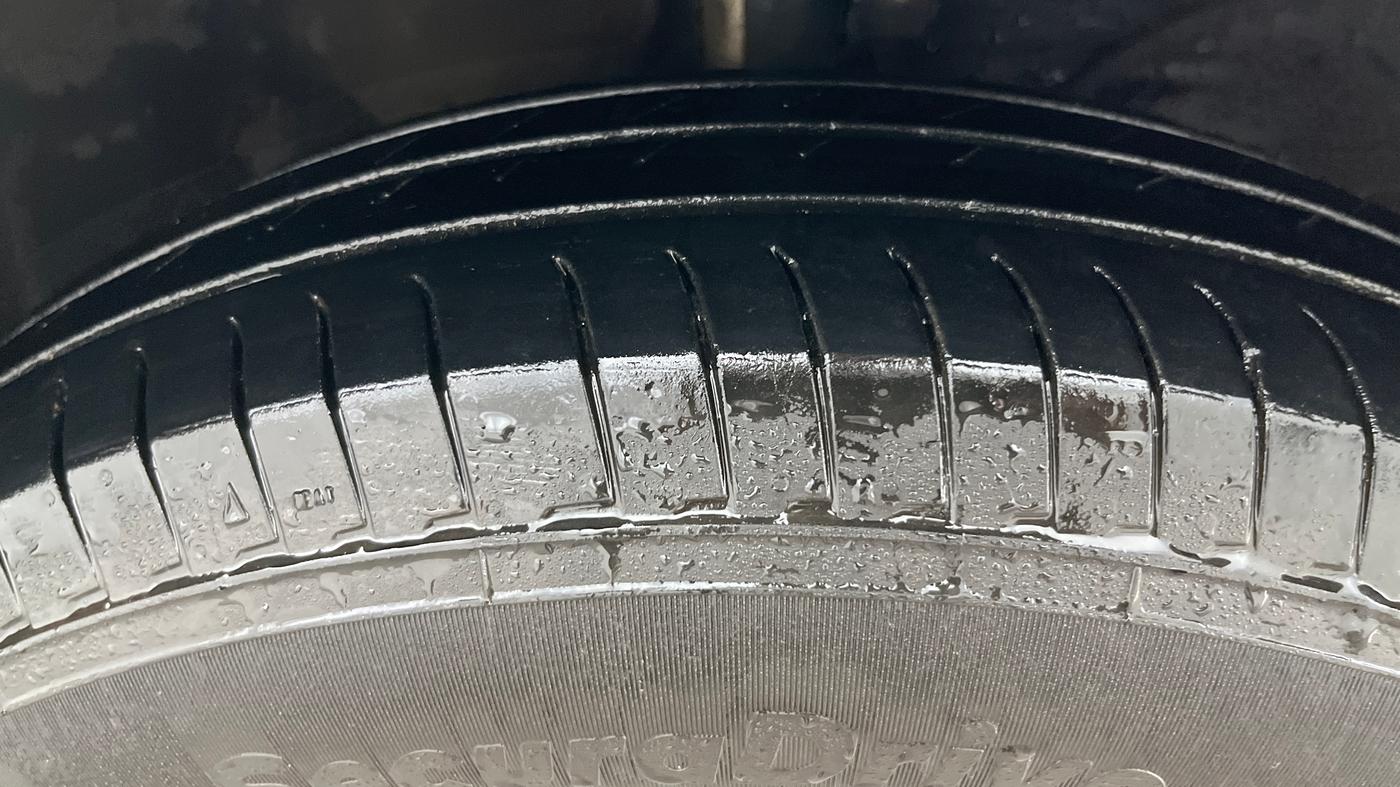 2025 Maruti Dzire VXI AMT, Petrol, Automatic, 25,150 km, Right Front Tyre Tread