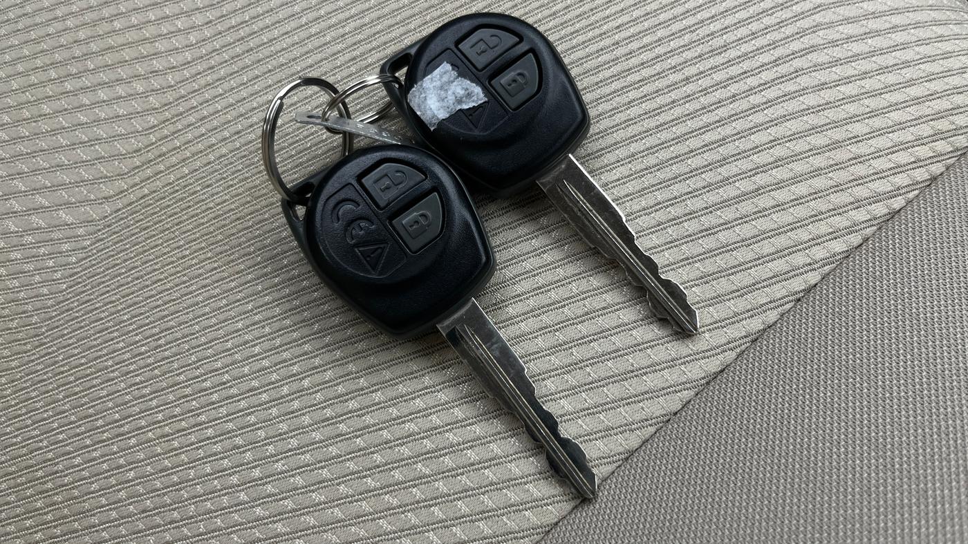 2025 Maruti Dzire VXI AMT, Petrol, Automatic, 25,150 km, Key Close Up