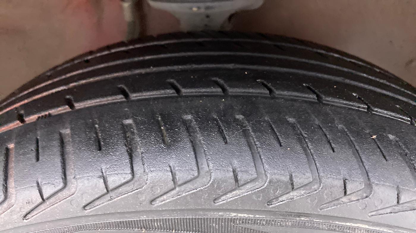 2013 Maruti Alto K10 LXI P, Petrol, Manual, 42,243 km, Right Front Tyre Tread