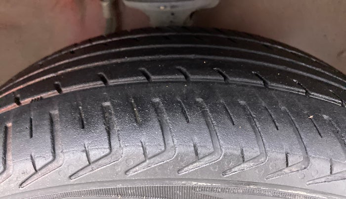 2013 Maruti Alto K10 LXI P, Petrol, Manual, 42,243 km, Right Front Tyre Tread