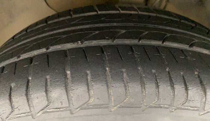 2017 Hyundai Elite i20 ASTA 1.2, Petrol, Manual, 22,526 km, Left Front Tyre Tread