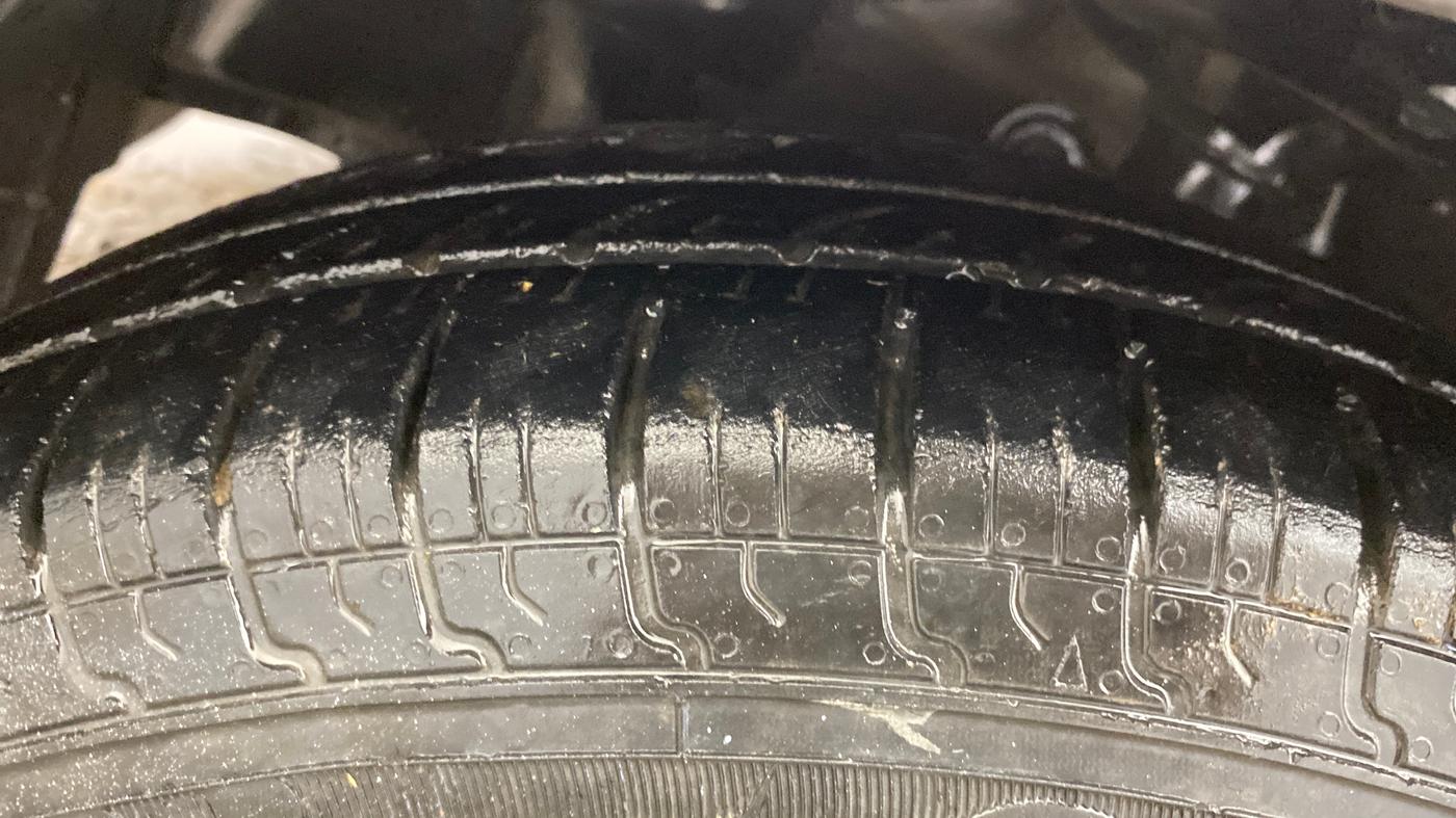 2017 Honda Amaze 1.2L I-VTEC E, Petrol, Manual, 71,000 km, Left Front Tyre Tread