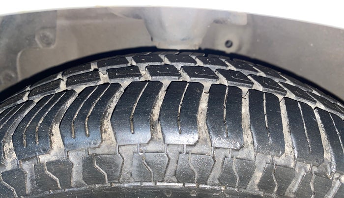 2017 Hyundai Eon SPORTZ, Petrol, Manual, 24,066 km, Left Front Tyre Tread