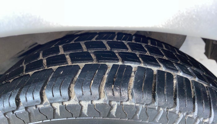 2017 Hyundai Eon SPORTZ, Petrol, Manual, 24,066 km, Left Rear Tyre Tread