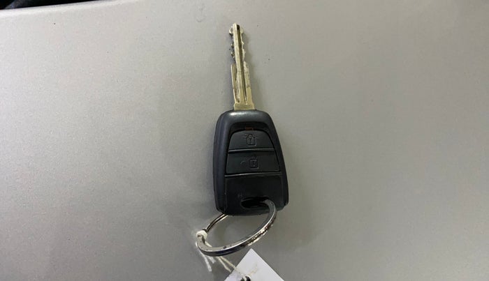 2017 Hyundai Eon SPORTZ, Petrol, Manual, 24,066 km, Key Close Up