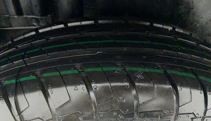 2013 Maruti Swift VDI, Diesel, Manual, 1,22,629 km, Right Rear Tyre Tread