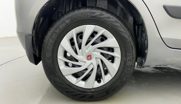 2013 Maruti Swift VDI, Diesel, Manual, 1,22,629 km, Right Rear Wheel