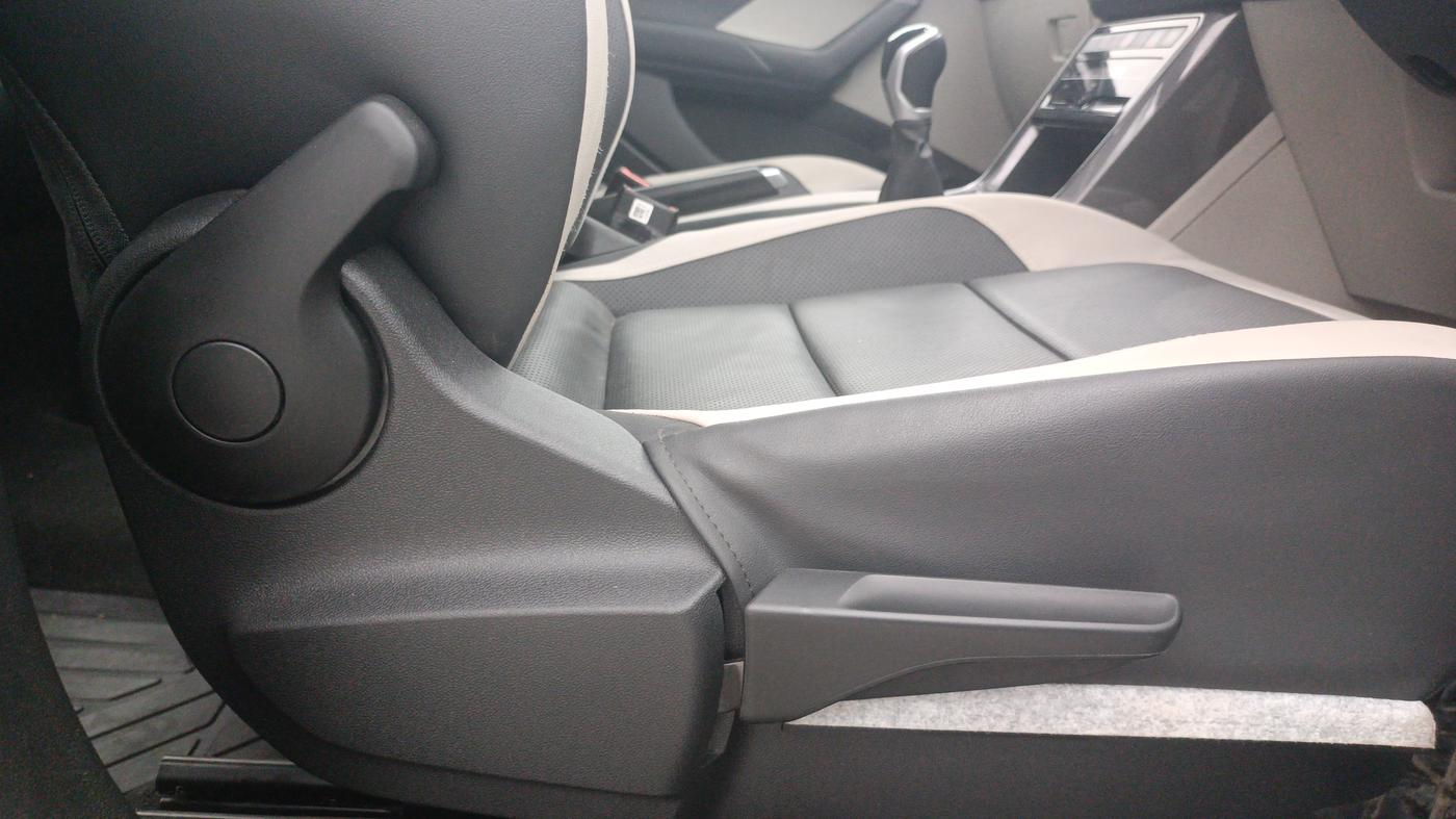 2022 Volkswagen TAIGUN TOPLINE 1.0 TSI MT, Petrol, Manual, 7,103 km, Driver Side Adjustment Panel
