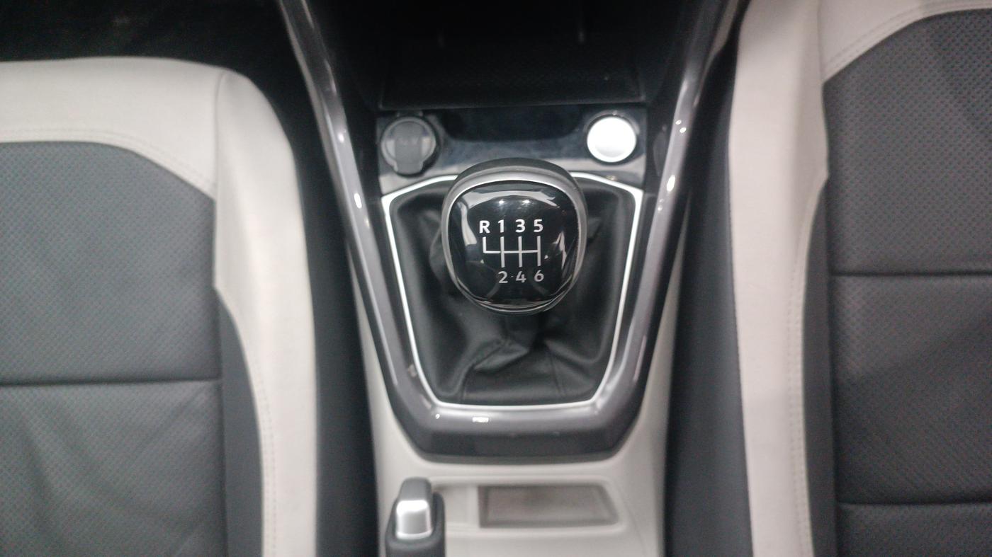 2022 Volkswagen TAIGUN TOPLINE 1.0 TSI MT, Petrol, Manual, 7,103 km, Gear Lever