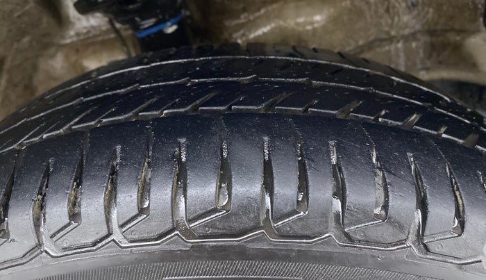 2016 Maruti Wagon R 1.0 VXI, Petrol, Manual, 65,489 km, Right Front Tyre Tread