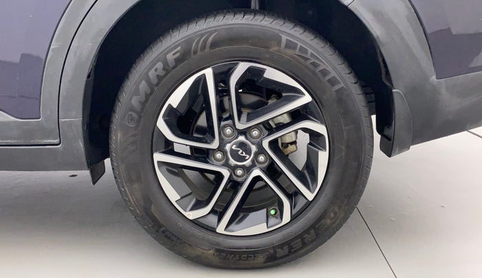 2022 KIA CARENS LUXURY PLUS 1.4 PETROL 6 STR, Petrol, Manual, 4,710 km, Left Rear Wheel