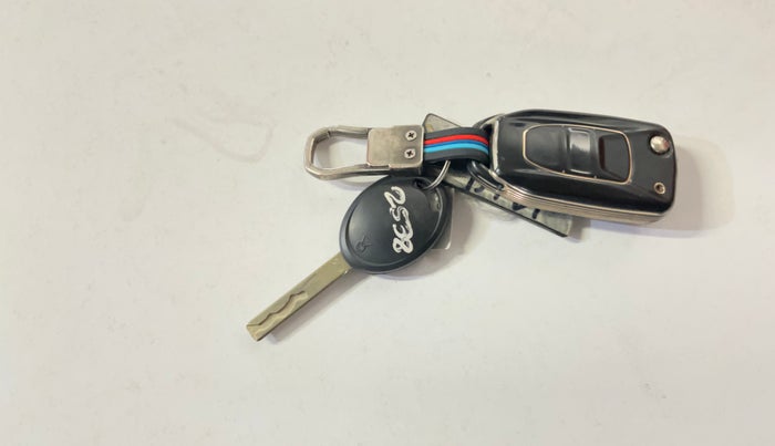 2023 Tata Tiago XT PETROL, Petrol, Manual, 30,445 km, Key Close Up