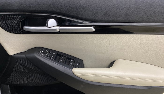 2020 KIA SELTOS HTX 1.5 PETROL, Petrol, Manual, 52,675 km, Driver Side Door Panels Control