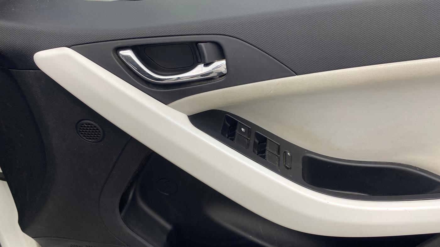 2023 Tata NEXON CREATIVE  AMT 1.2 PETROL, Petrol, Automatic, 36,568 km, Driver Side Door Panels Control