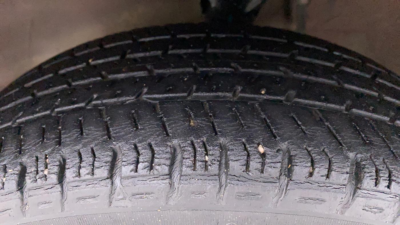 2016 Maruti Alto K10 VXI P, Petrol, Manual, 38,942 km, Left Front Tyre Tread