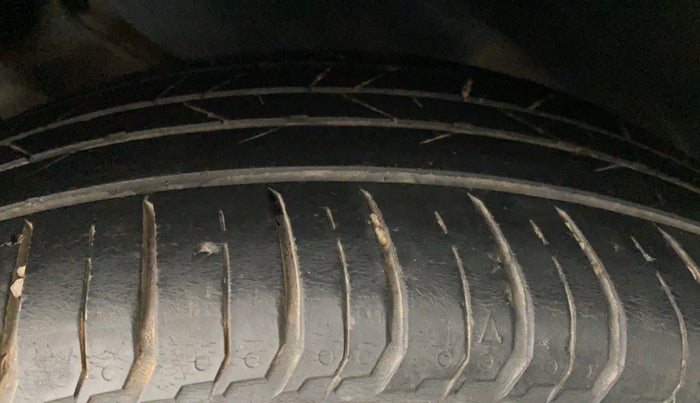 2021 Hyundai NEW I20 ASTA (O) 1.5 CRDI MT, Diesel, Manual, 40,974 km, Right Front Tyre Tread