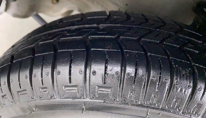 2016 Maruti Alto 800 VXI, Petrol, Manual, 2,831 km, Left Front Tyre Tread