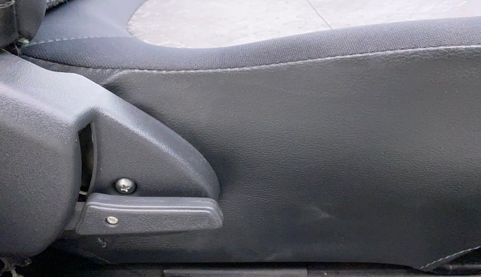 2016 Maruti Alto 800 VXI, Petrol, Manual, 2,831 km, Driver Side Adjustment Panel