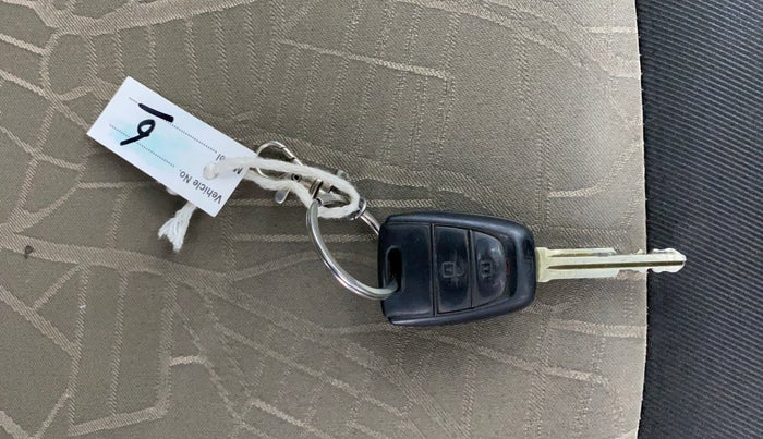 2017 Hyundai Grand i10 SPORTZ (O) AT 1.2 KAPPA VTVT, Petrol, Automatic, 25,292 km, Key Close Up