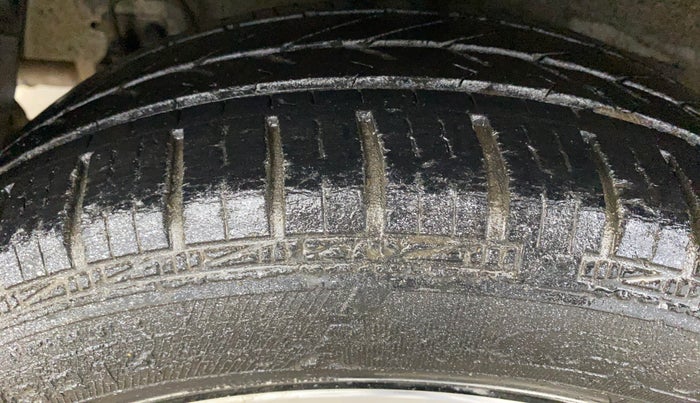 2017 Hyundai Grand i10 SPORTZ (O) AT 1.2 KAPPA VTVT, Petrol, Automatic, 25,292 km, Right Rear Tyre Tread