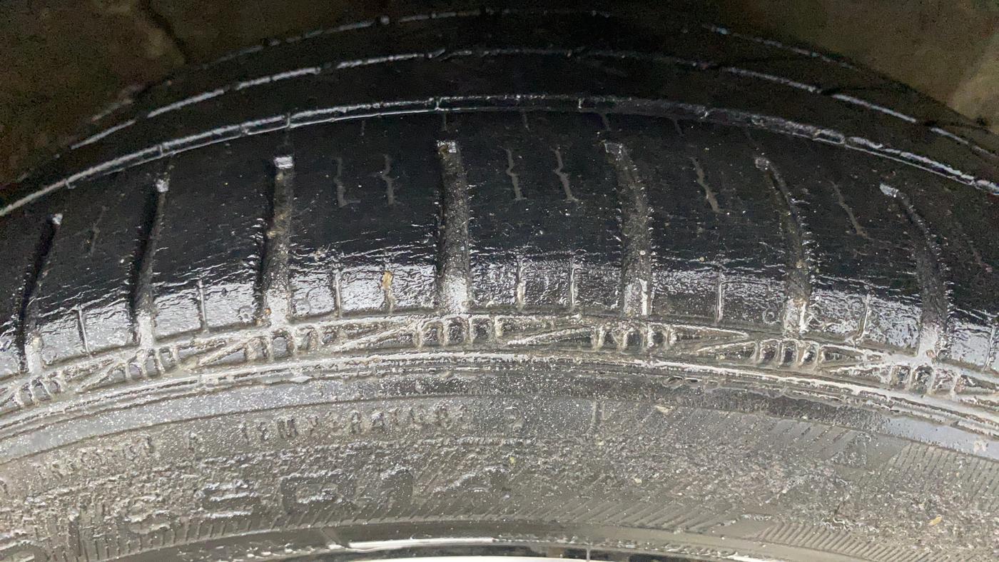 2017 Hyundai Grand i10 SPORTZ (O) AT 1.2 KAPPA VTVT, Petrol, Automatic, 75 km, Right Front Tyre Tread