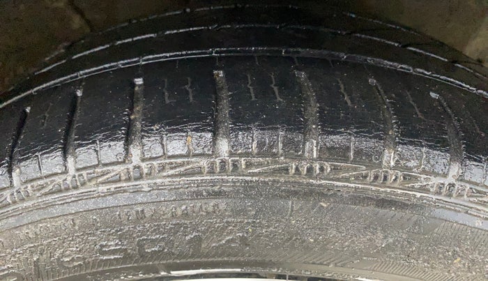 2017 Hyundai Grand i10 SPORTZ (O) AT 1.2 KAPPA VTVT, Petrol, Automatic, 25,292 km, Right Front Tyre Tread