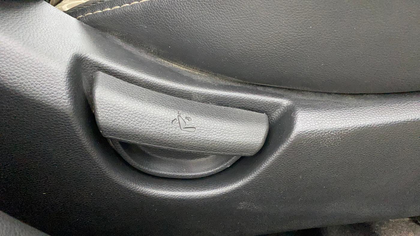 2017 Hyundai Grand i10 SPORTZ (O) AT 1.2 KAPPA VTVT, Petrol, Automatic, 75 km, Driver Side Adjustment Panel