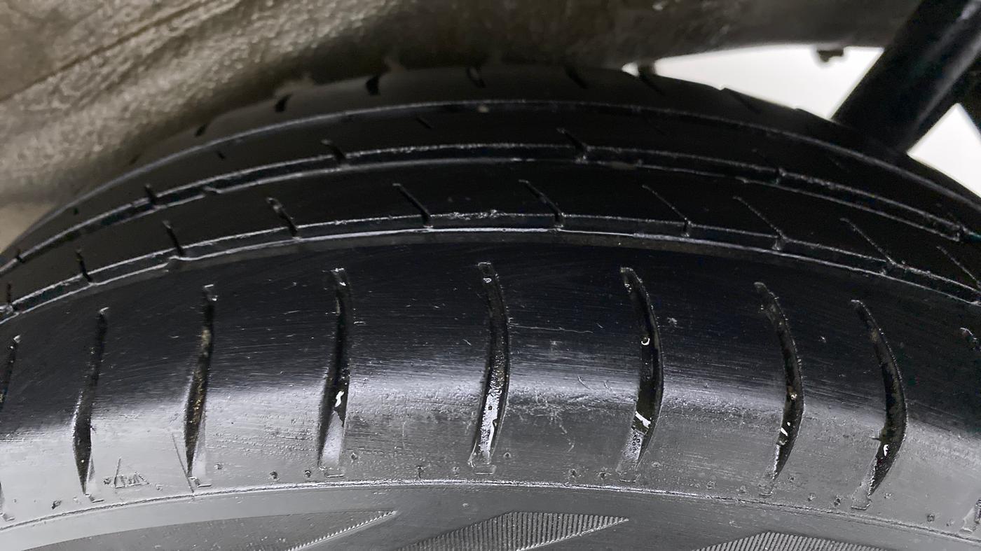 2014 Maruti Wagon R 1.0 VXI, Petrol, Manual, 82,151 km, Left Rear Tyre Tread