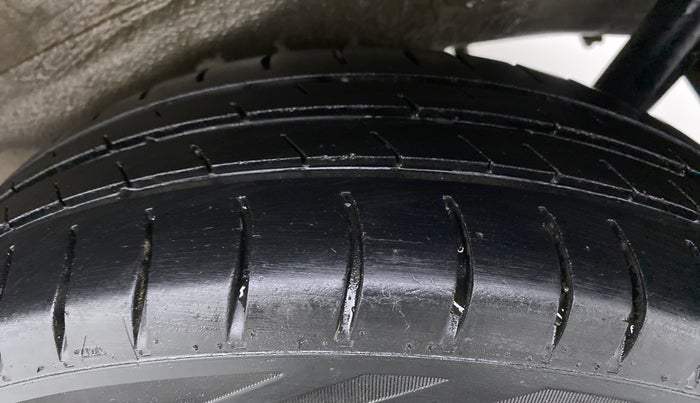 2014 Maruti Wagon R 1.0 VXI, Petrol, Manual, 82,151 km, Left Rear Tyre Tread