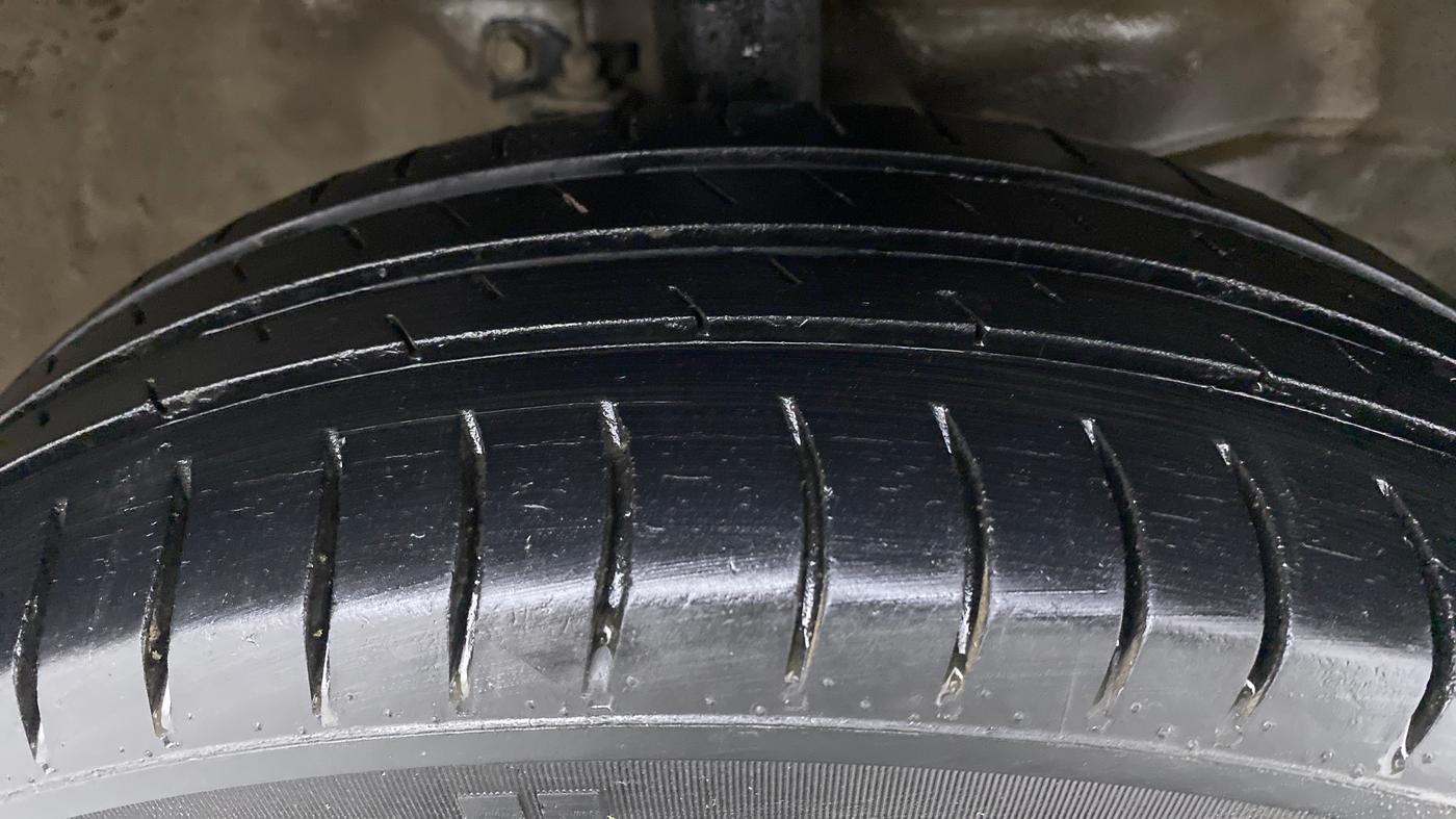 2014 Maruti Wagon R 1.0 VXI, Petrol, Manual, 82,151 km, Right Front Tyre Tread