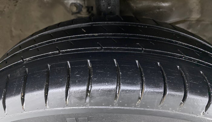2014 Maruti Wagon R 1.0 VXI, Petrol, Manual, 82,151 km, Right Front Tyre Tread