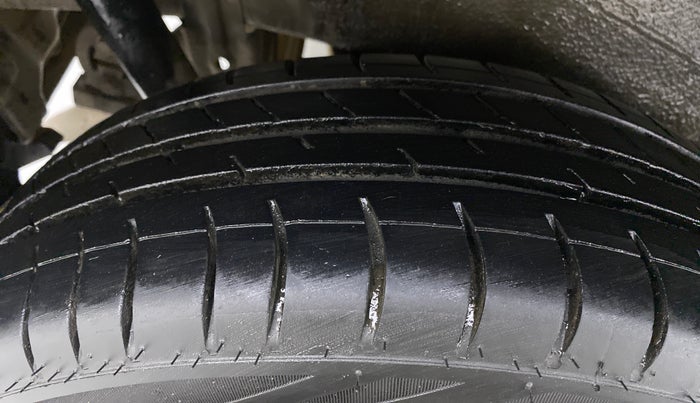 2014 Maruti Wagon R 1.0 VXI, Petrol, Manual, 82,151 km, Right Rear Tyre Tread