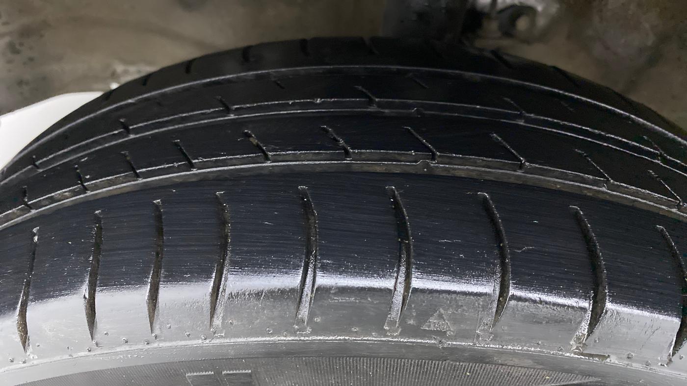 2014 Maruti Wagon R 1.0 VXI, Petrol, Manual, 82,151 km, Left Front Tyre Tread