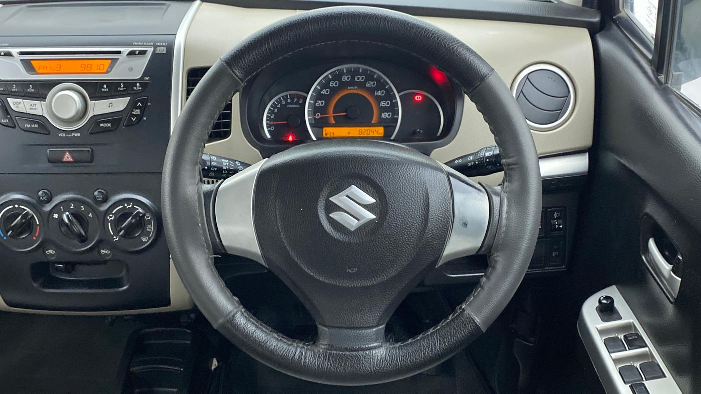 2014 Maruti Wagon R 1.0 VXI, Petrol, Manual, 82,151 km, Steering Wheel Close Up