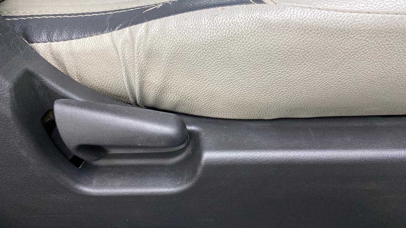 2014 Maruti Wagon R 1.0 VXI, Petrol, Manual, 82,151 km, Driver Side Adjustment Panel