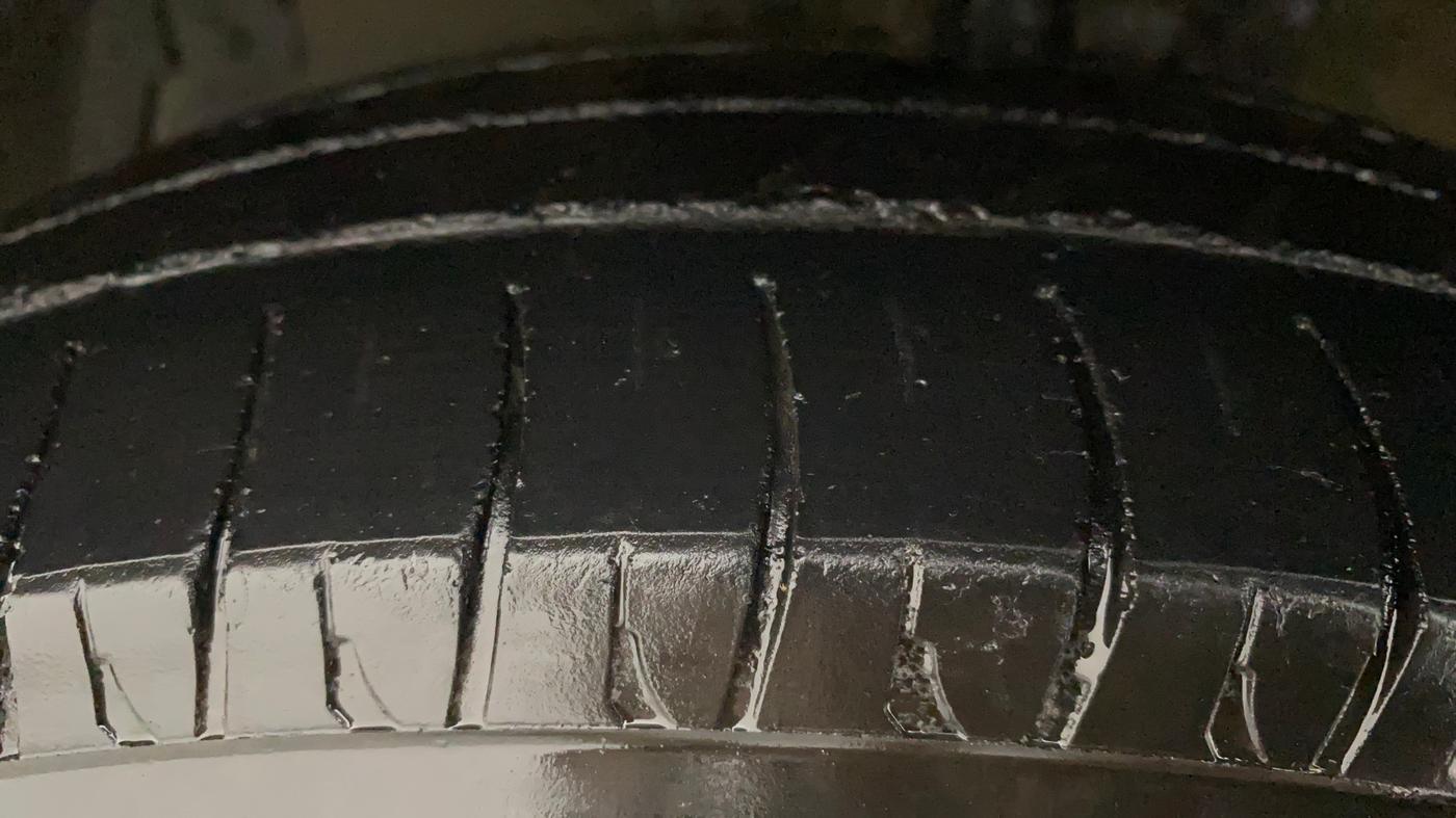 2014 Maruti Swift Dzire VDI, Diesel, Manual, 1,00,668 km, Left Front Tyre Tread