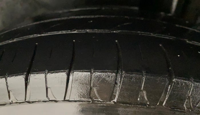 2014 Maruti Swift Dzire VDI, Diesel, Manual, 1,00,668 km, Left Rear Tyre Tread