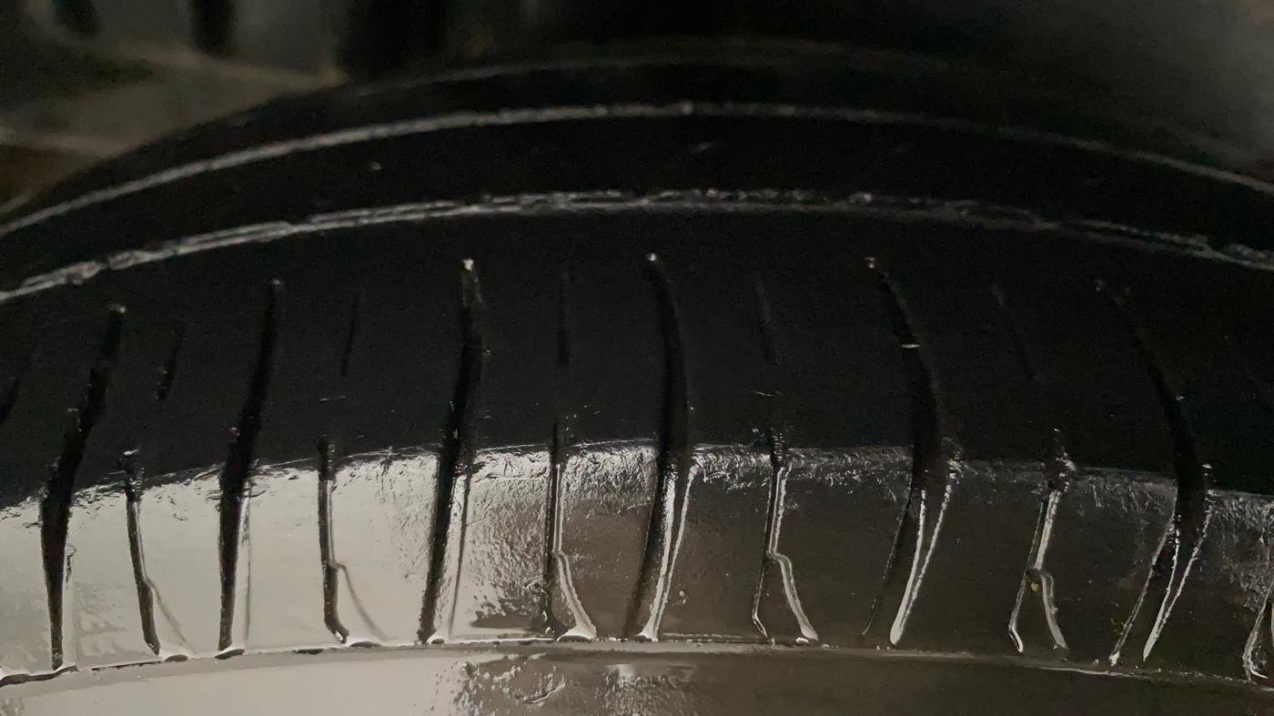 2014 Maruti Swift Dzire VDI, Diesel, Manual, 1,00,668 km, Right Rear Tyre Tread