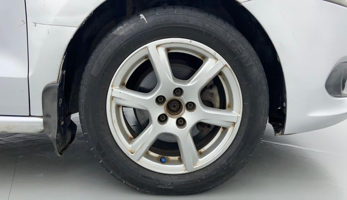 2012 Volkswagen Vento HIGHLINE PETROL AT, Petrol, Automatic, 67,139 km, Right Front Wheel