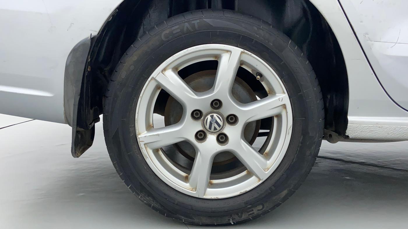 2012 Volkswagen Vento HIGHLINE PETROL AT, Petrol, Automatic, 67,139 km, Right Rear Wheel