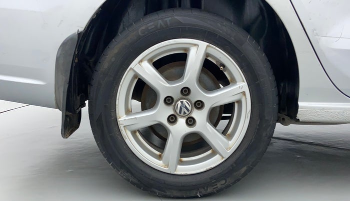 2012 Volkswagen Vento HIGHLINE PETROL AT, Petrol, Automatic, 67,139 km, Right Rear Wheel