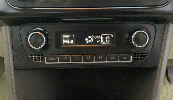 2012 Volkswagen Vento HIGHLINE PETROL AT, Petrol, Automatic, 67,139 km, AC Unit - Directional switch has minor damage
