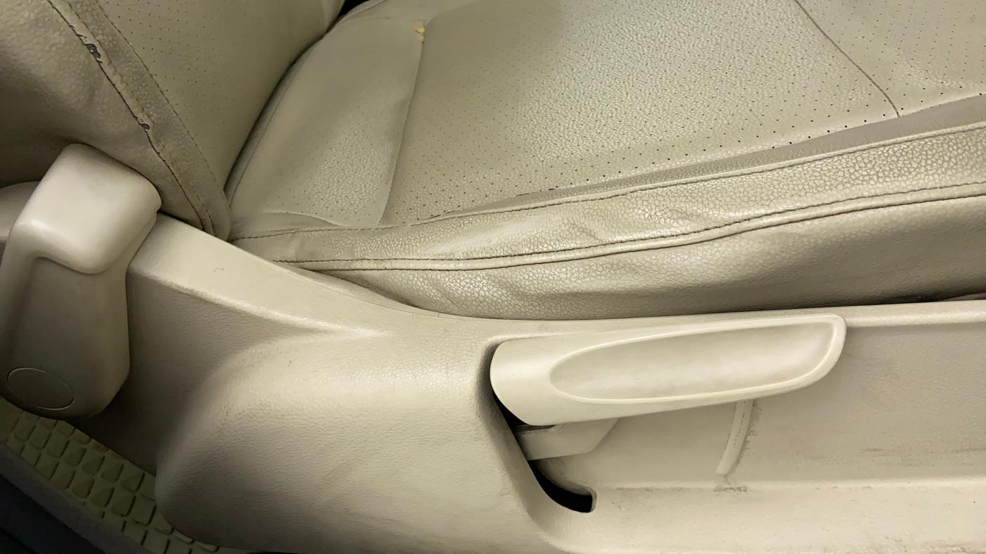 2012 Volkswagen Vento HIGHLINE PETROL AT, Petrol, Automatic, 67,139 km, Driver Side Adjustment Panel