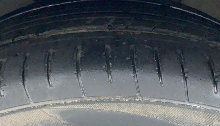 2012 Volkswagen Vento HIGHLINE PETROL AT, Petrol, Automatic, 67,139 km, Left Front Tyre Tread