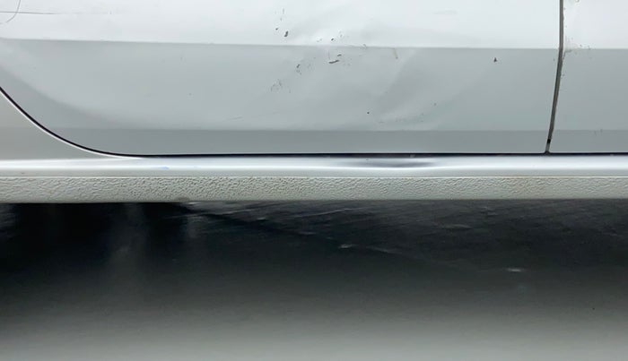 2012 Volkswagen Vento HIGHLINE PETROL AT, Petrol, Automatic, 67,139 km, Right running board - Slightly dented